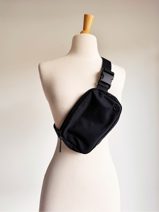 lululemon athletica Handbags - Lululemon Everywhere Belt Bag 1L Black Recycled Nylon Crossbody Fanny Pack